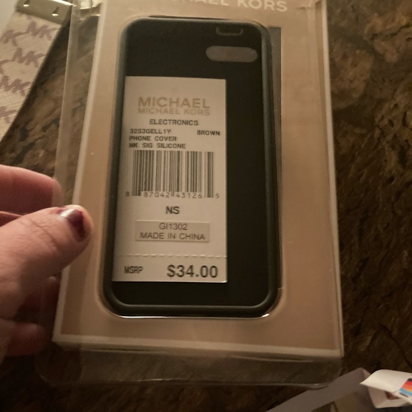 Michael kors xs phone case. Brand nwt - Picture 3 of 3